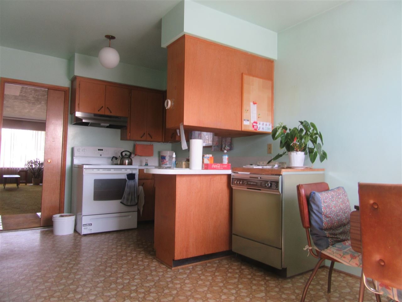 1322 E 54th Ave
