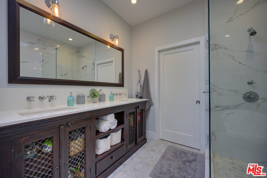 3752 Ocean View Ave, Los Angeles, CA 90066