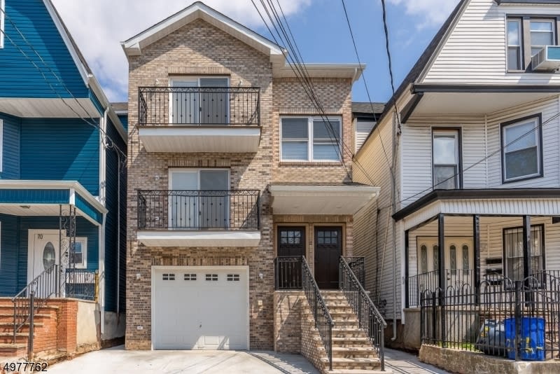 68 Hinsdale Pl