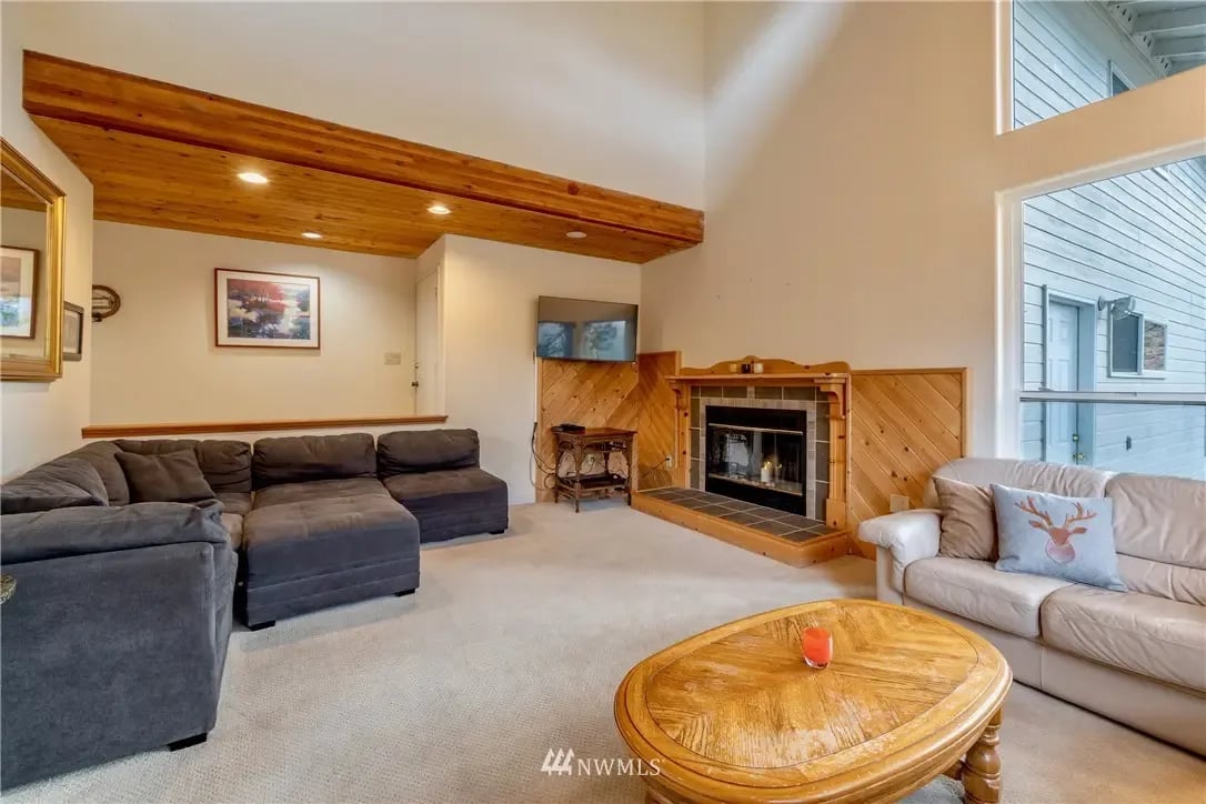 9700 E Leavenworth
