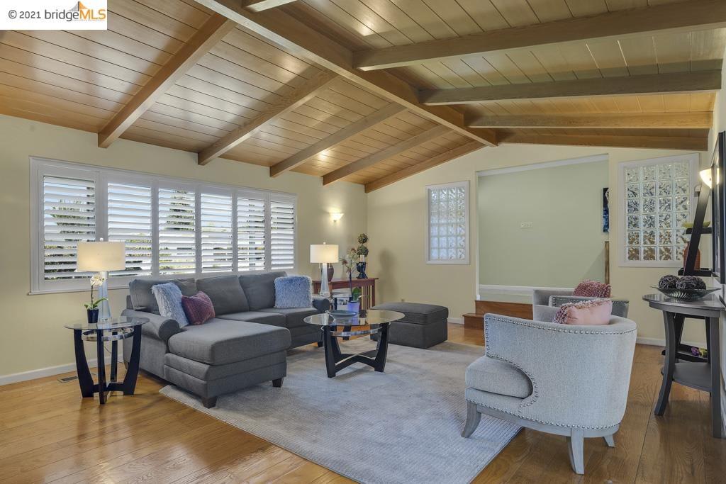 1863 Lakeview Ct