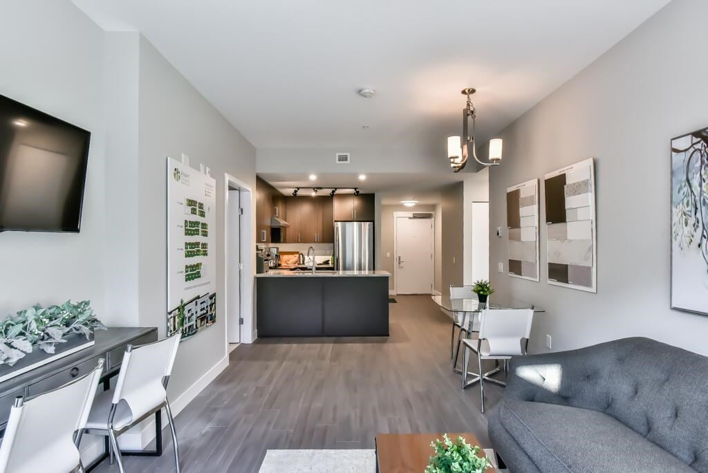 213-3365 E 4th Ave