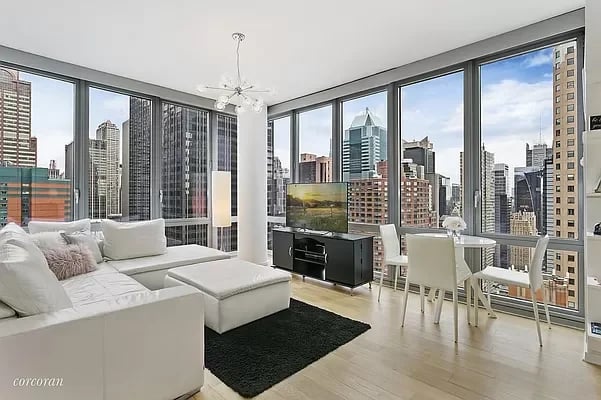 310 West 52nd Street Unit: 35A