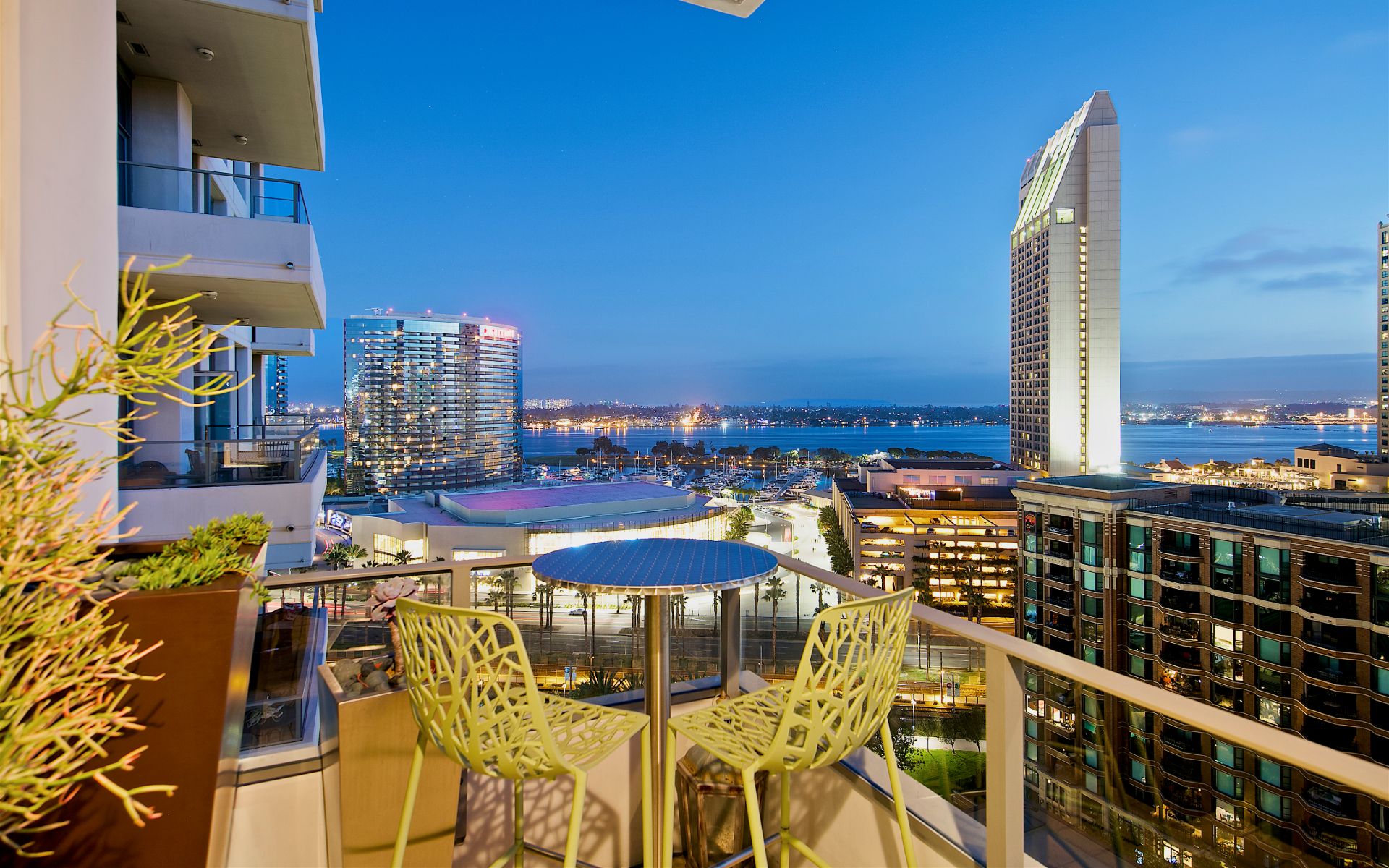 550 Front, #1405