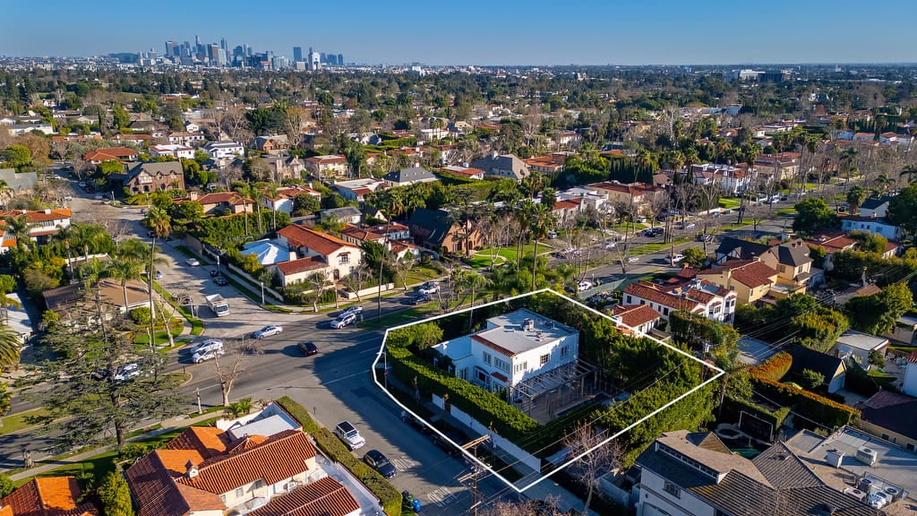 Luxurious Hancock Park Mediterranean