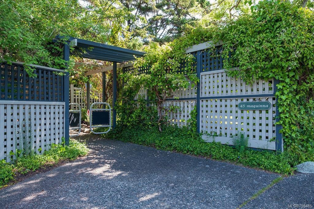 45 Maquinna St