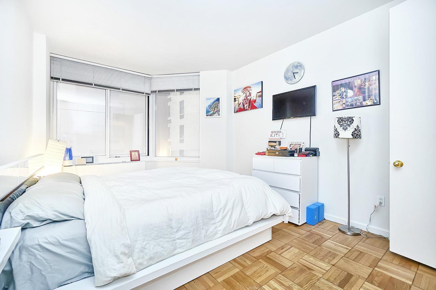 240 E 39th St, Unit 8K