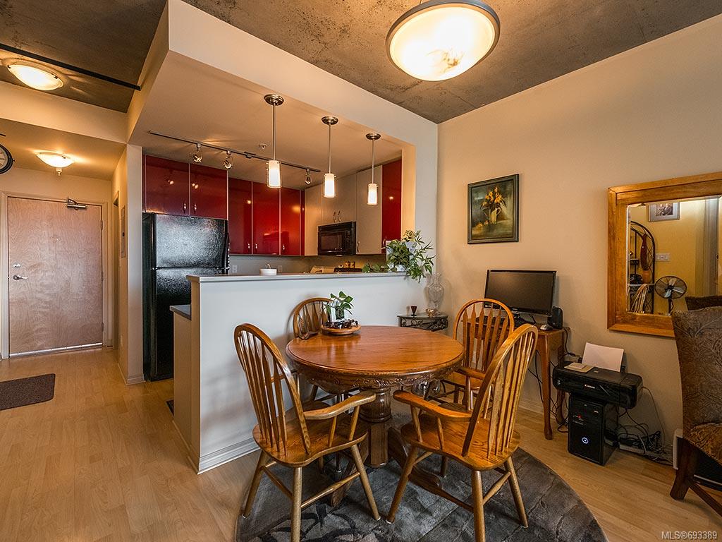 507-860 View St