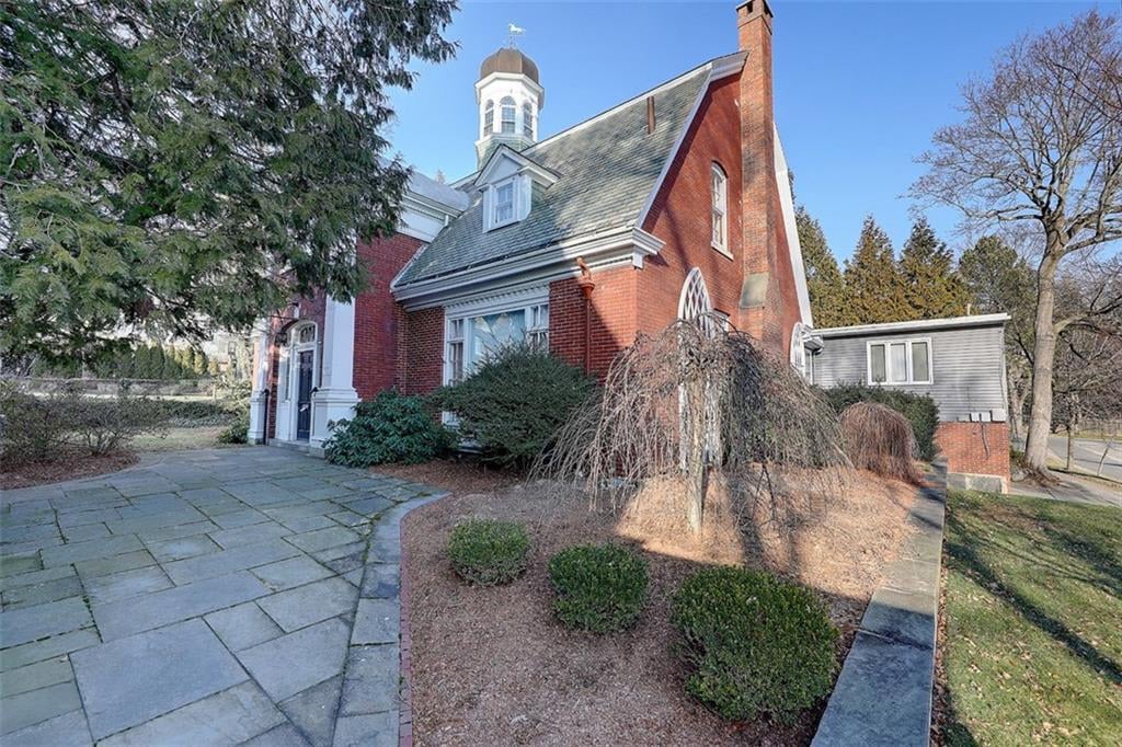 230 ARLINGTON AVE