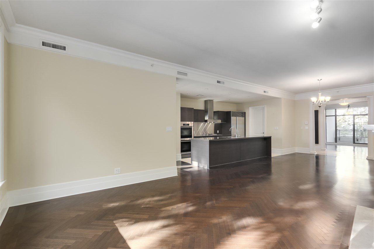 201-526 Waters Edge Cres