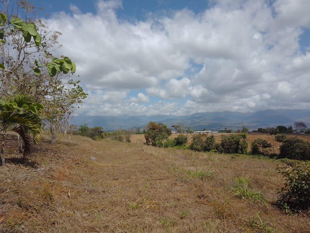 Mountain Fruit Farm Lagoon, Perez Zeledon, San Jose