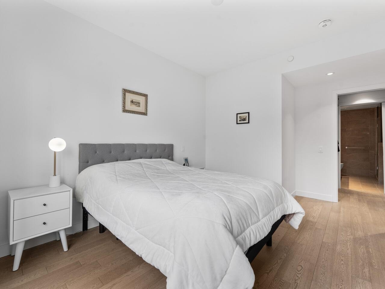 302-3220 Connaught Cres