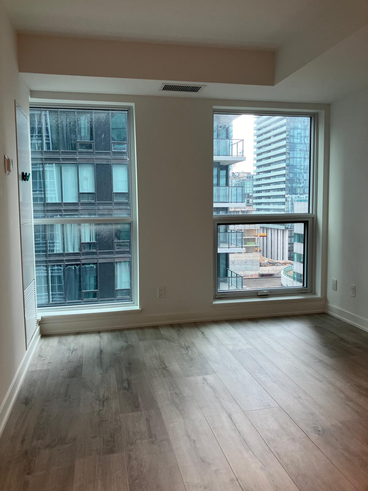 327 King St W Unit: 1105