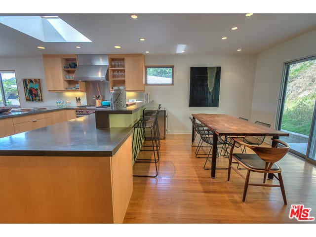 1452 Brixton Rd