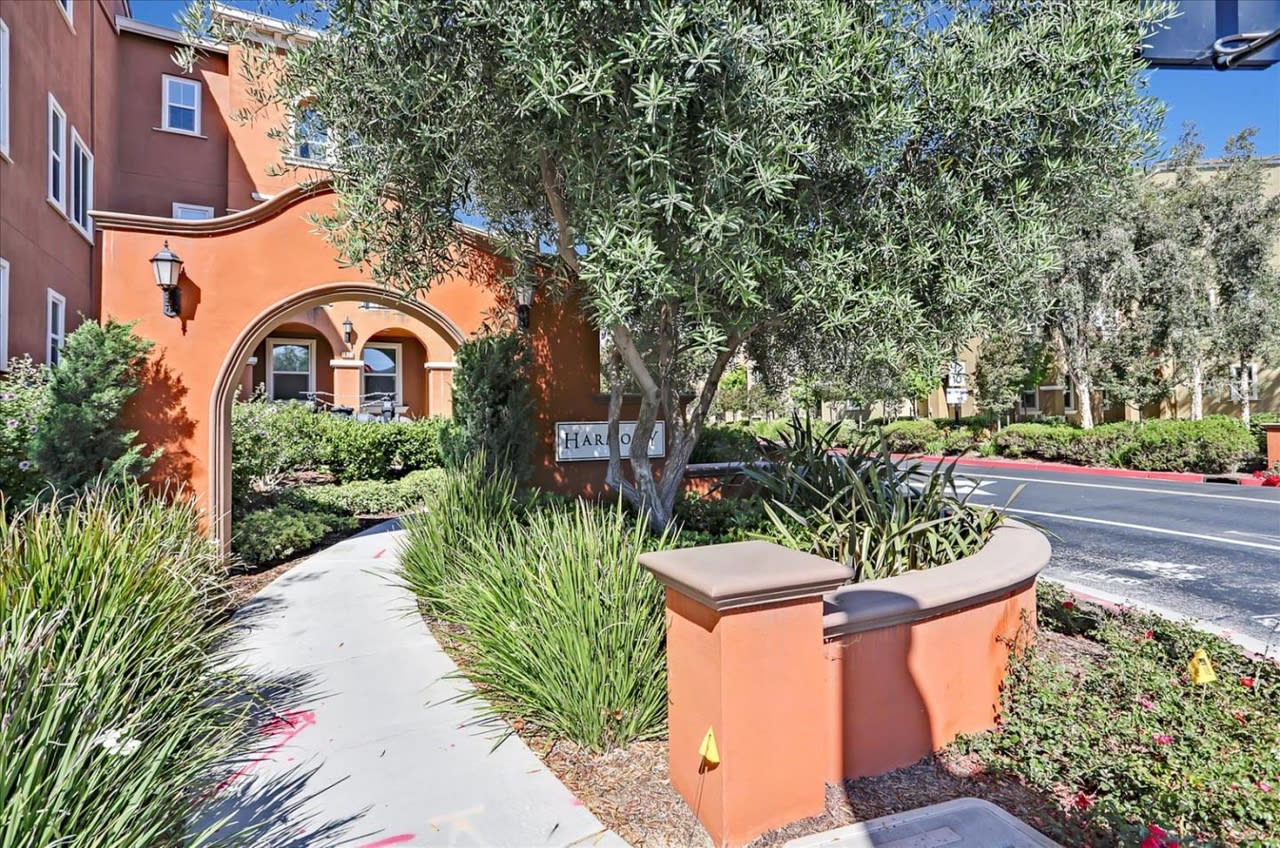 272 Currlin Cir