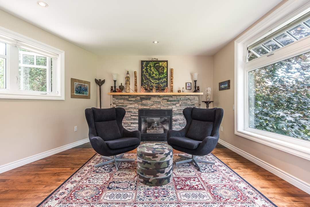 1032 Glacier View Dr