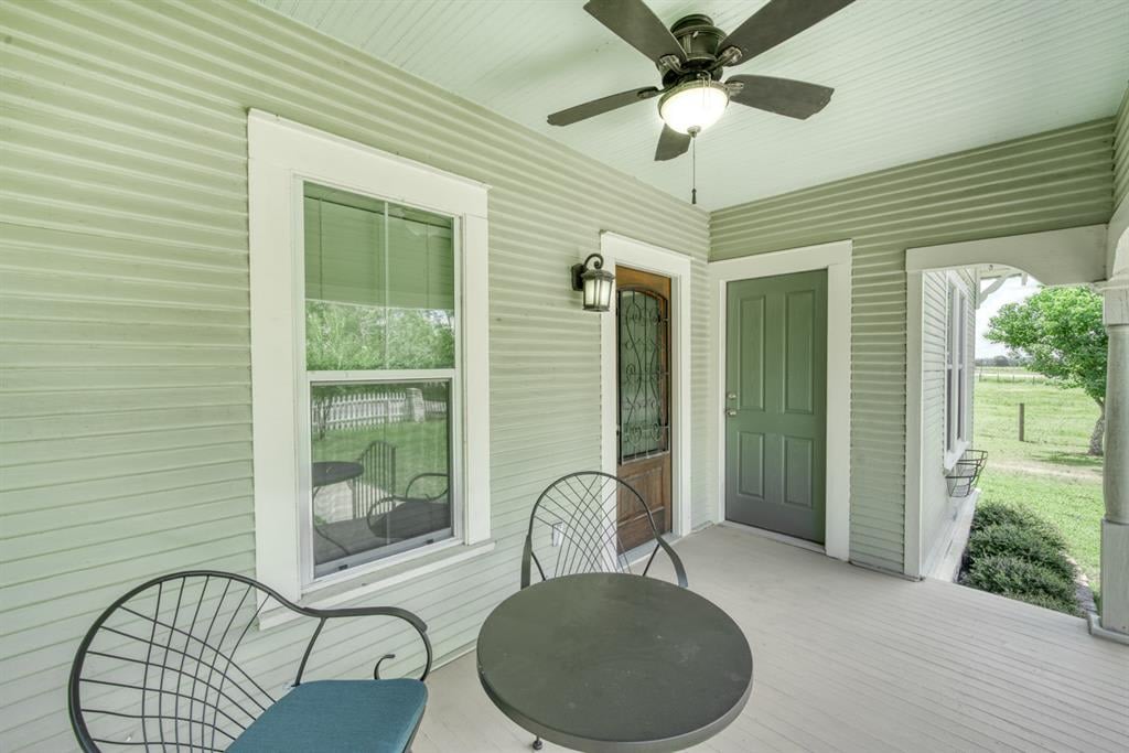 134 Houston St New Ulm, Tx 78950