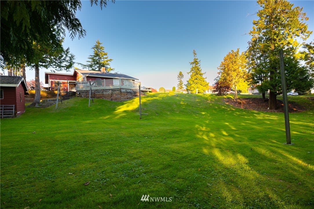 8089 Comox Rd