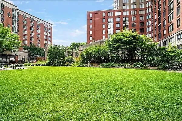 300 Rector Pl, #2I