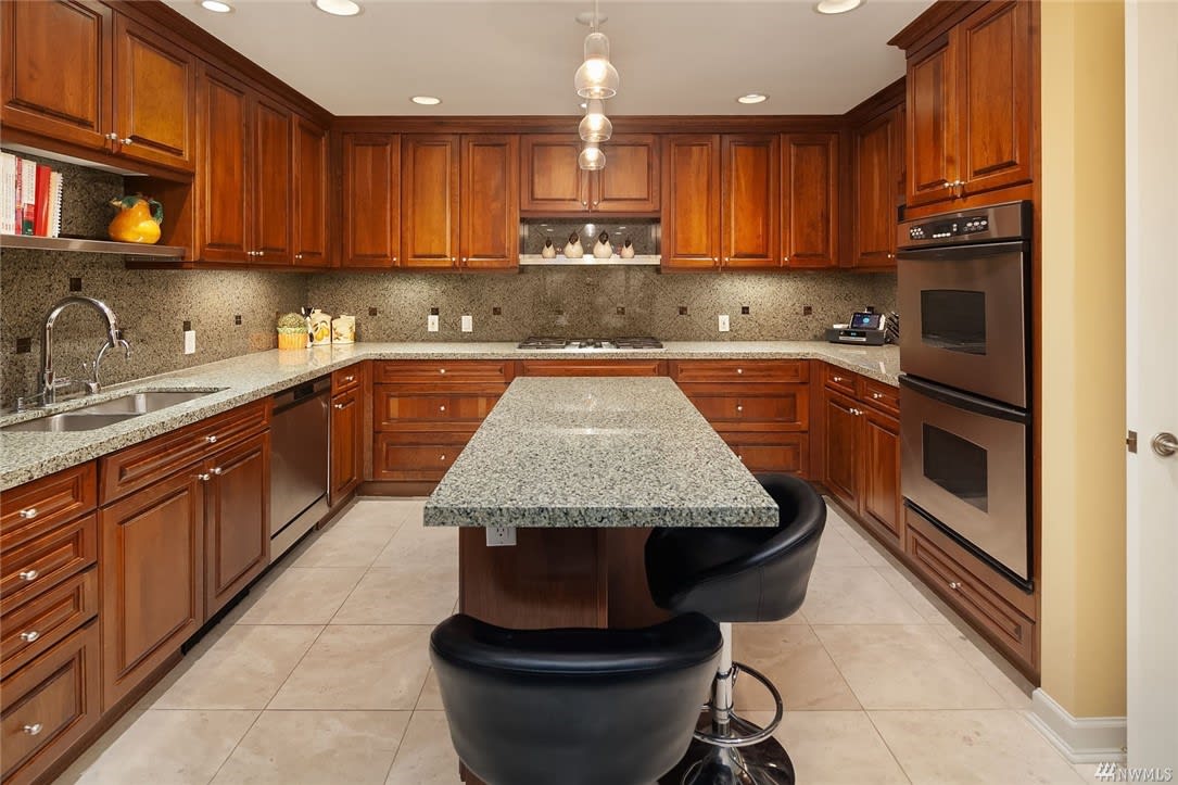 1331 Harbor Avenue SW Unit: 203