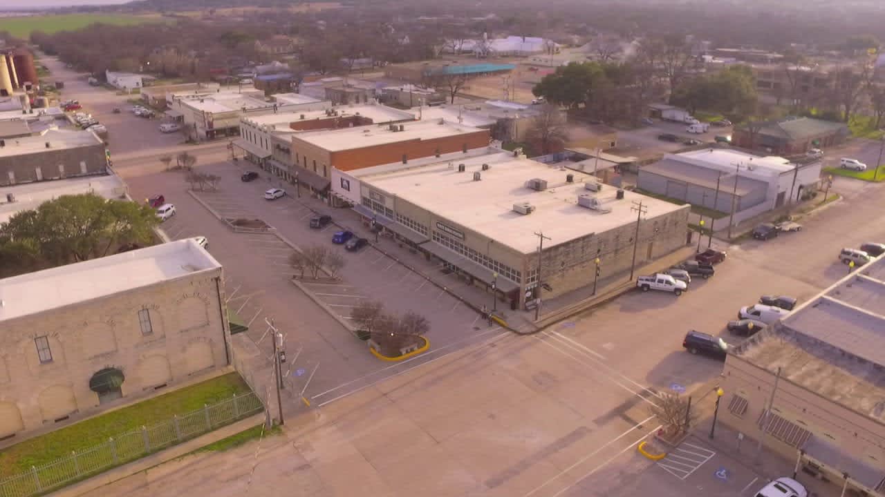 SINCLAIR - Commercial Building For Sale