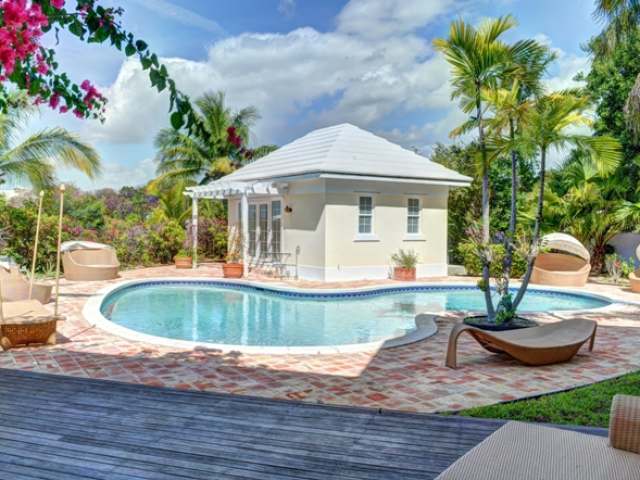 Canalfront Mansion in Port New Providence