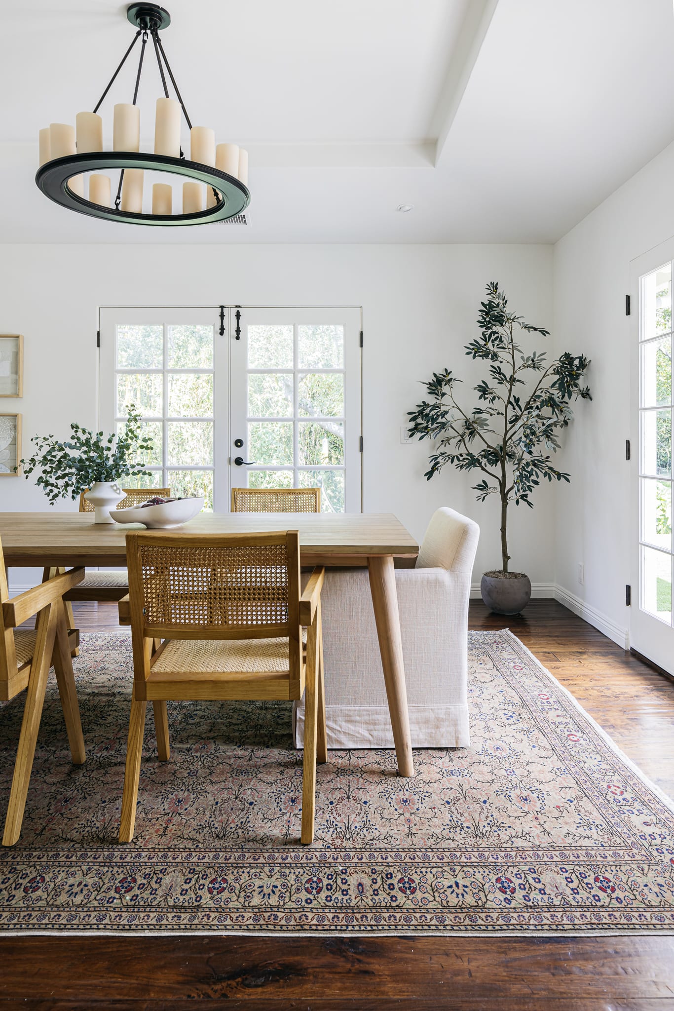 A Lovely Single Level Traditional in Hollywood Hills