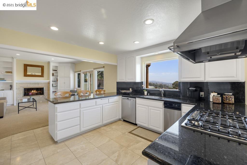 1863 Lakeview Ct