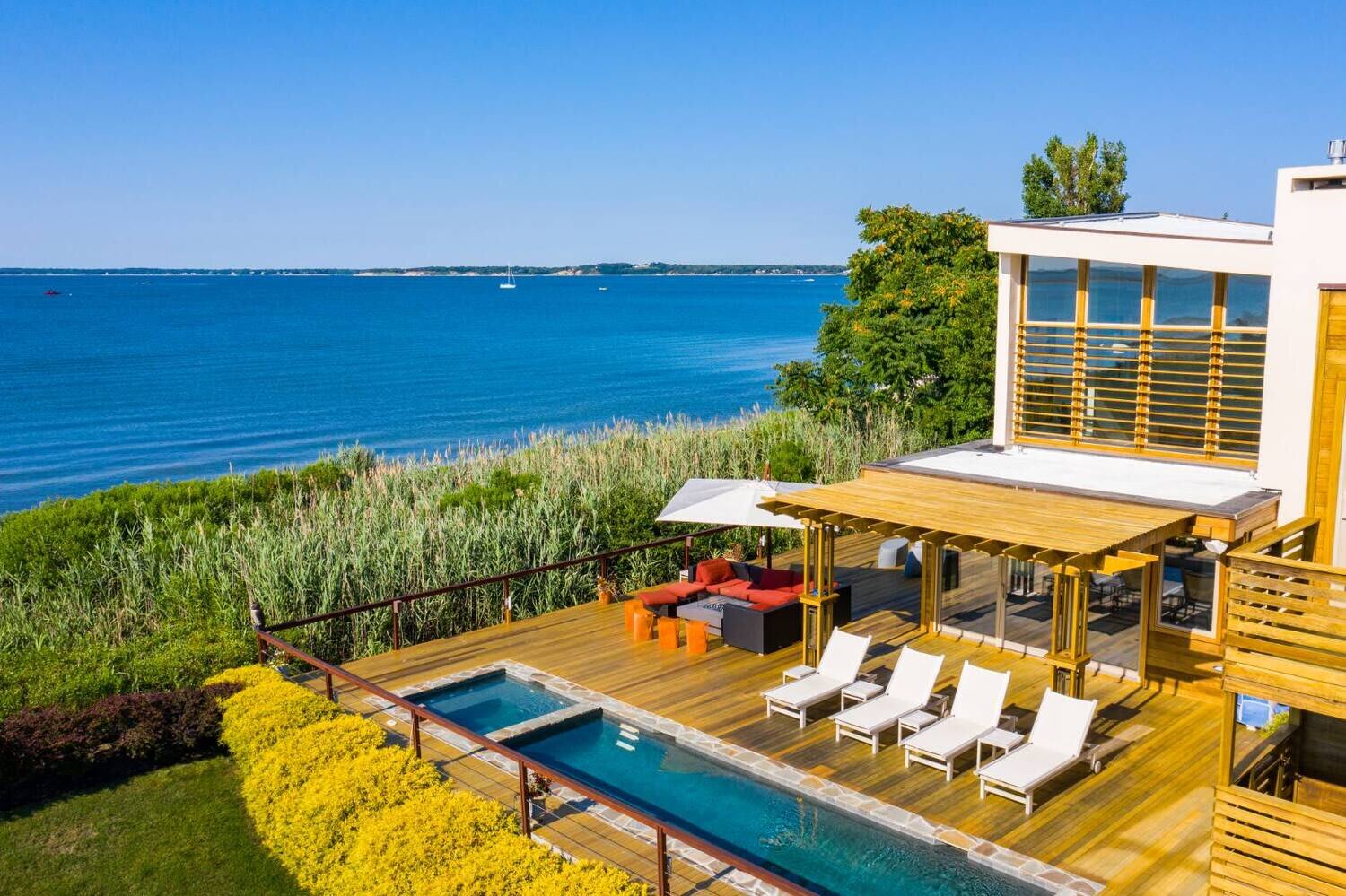 NEW YORK – HOW THE HAMPTONS HAVE FLOURISHED IN OUR CURRENT CLIMATE