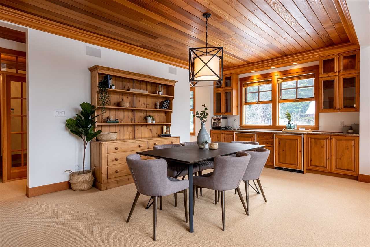 4-4676 Blackcomb Wy