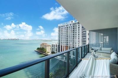 460 NE 28th St, #1002