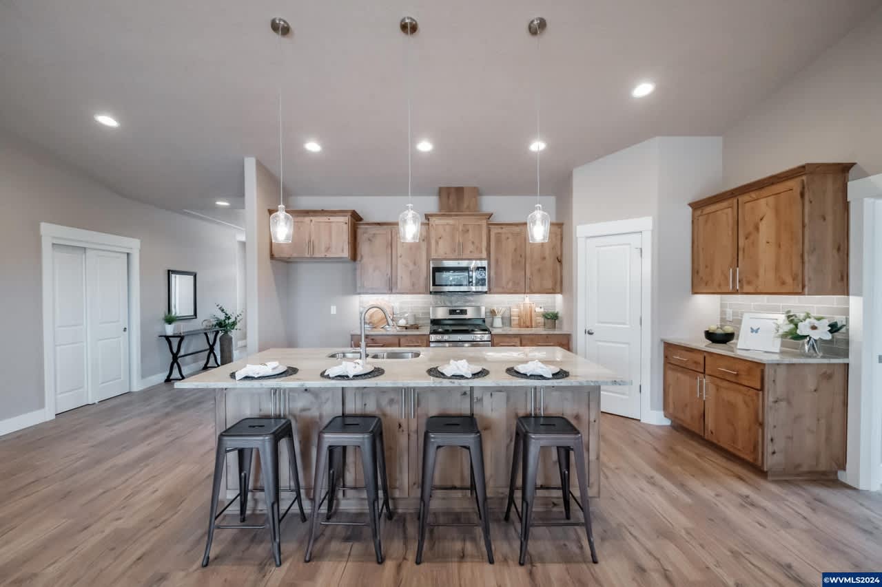 704 NW George Ct
