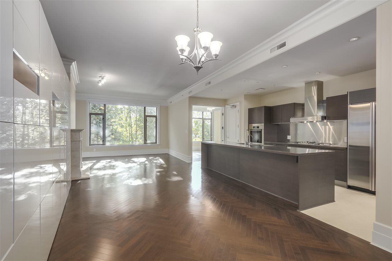 201-526 Waters Edge Cres