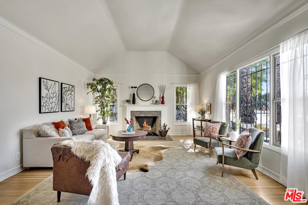 854 S Cochran Ave