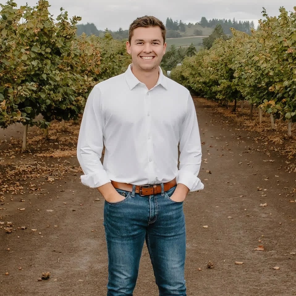 Zach Bernards Newberg, OR Real Estate Agent Headshot