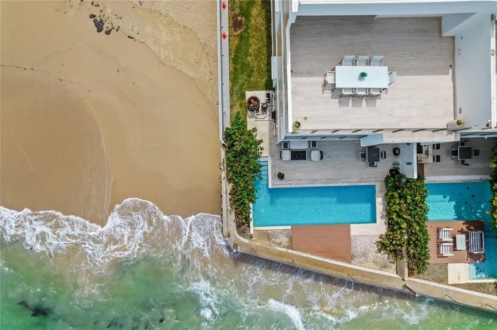 Villa with pools by the sea