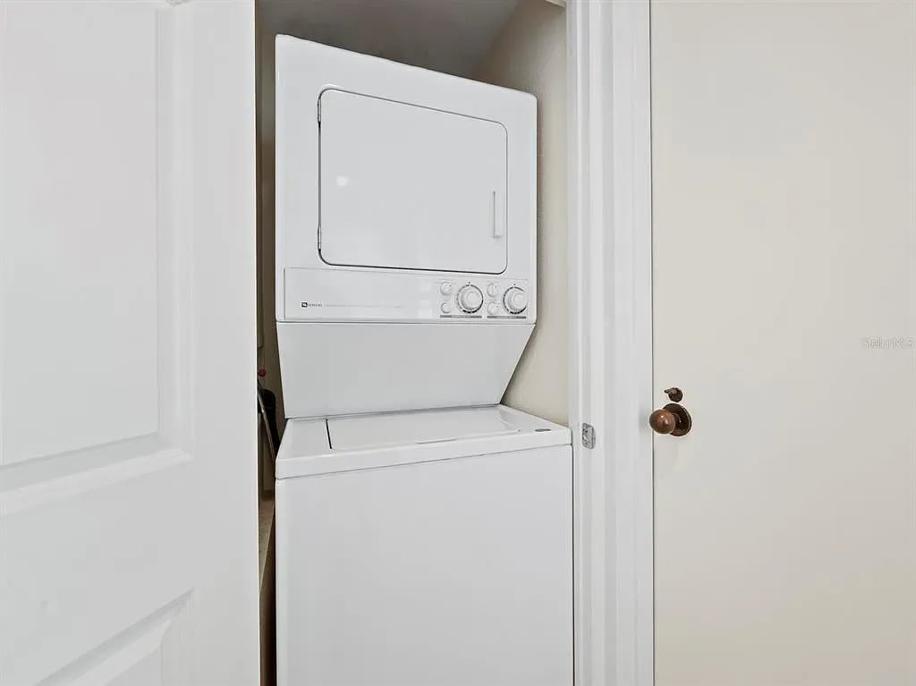 1255 N Gulfstream Ave APT 905