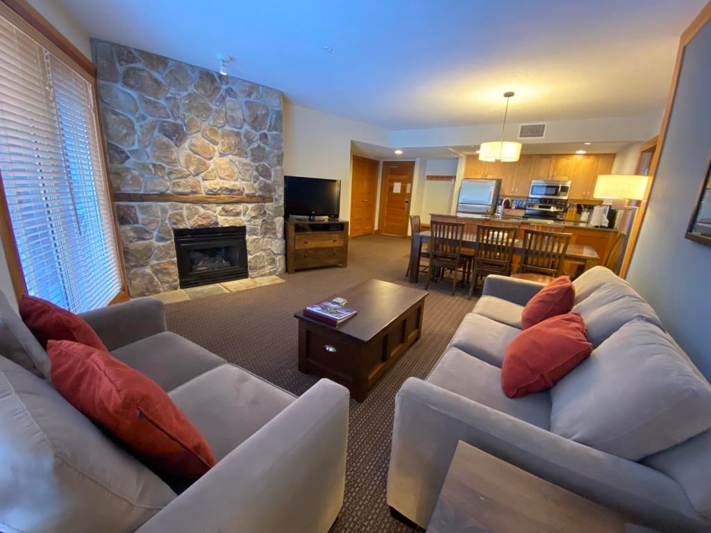 432C-2036 London Ln