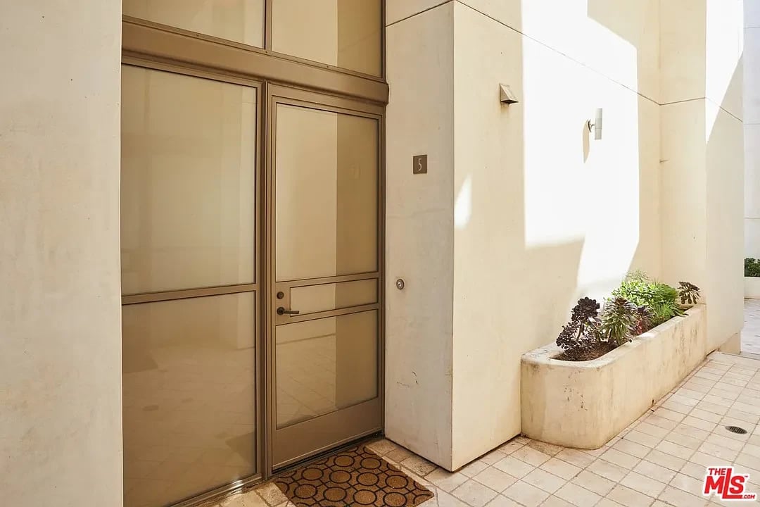 1719 Ocean Front Walk #5