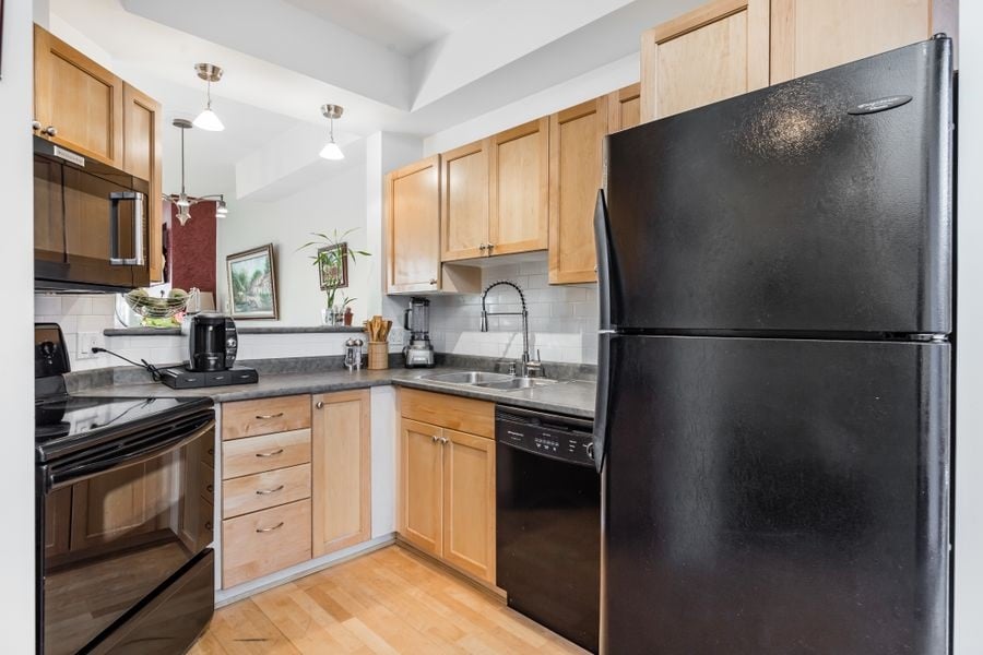207-815 First St