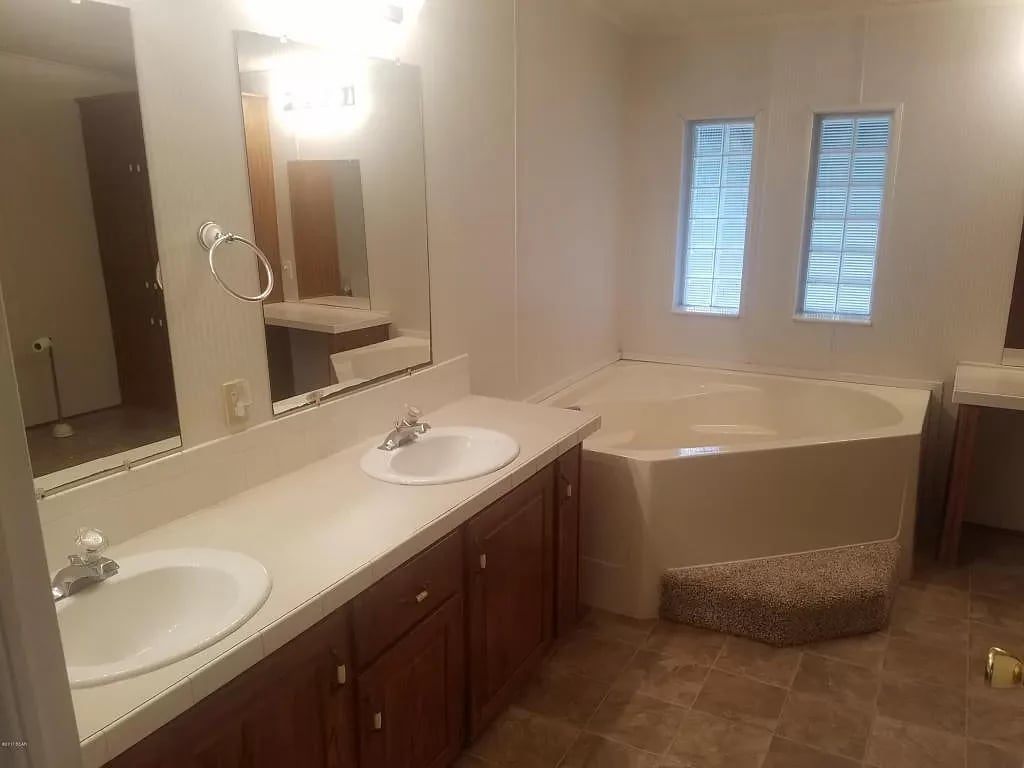 10711 VICKERY