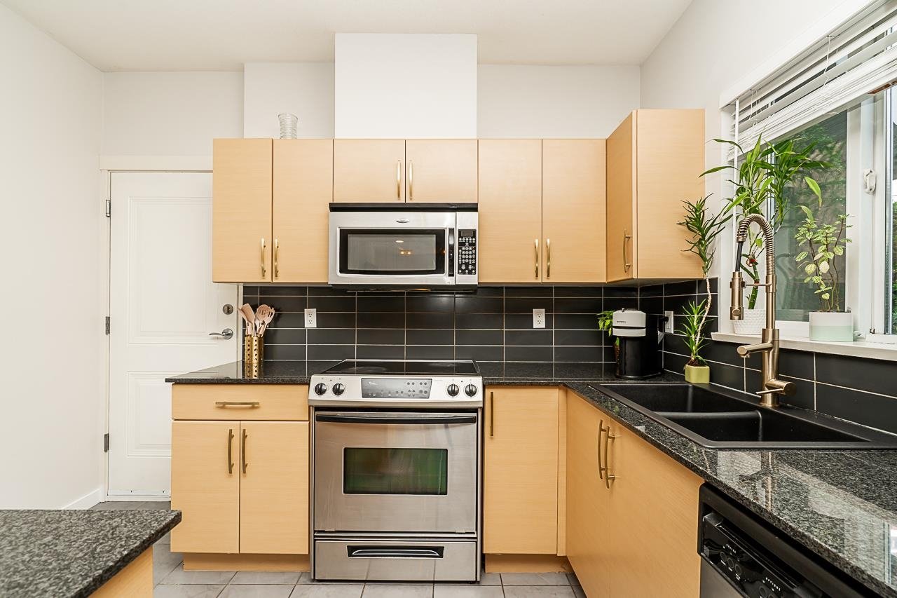 401-1661 Fraser Ave