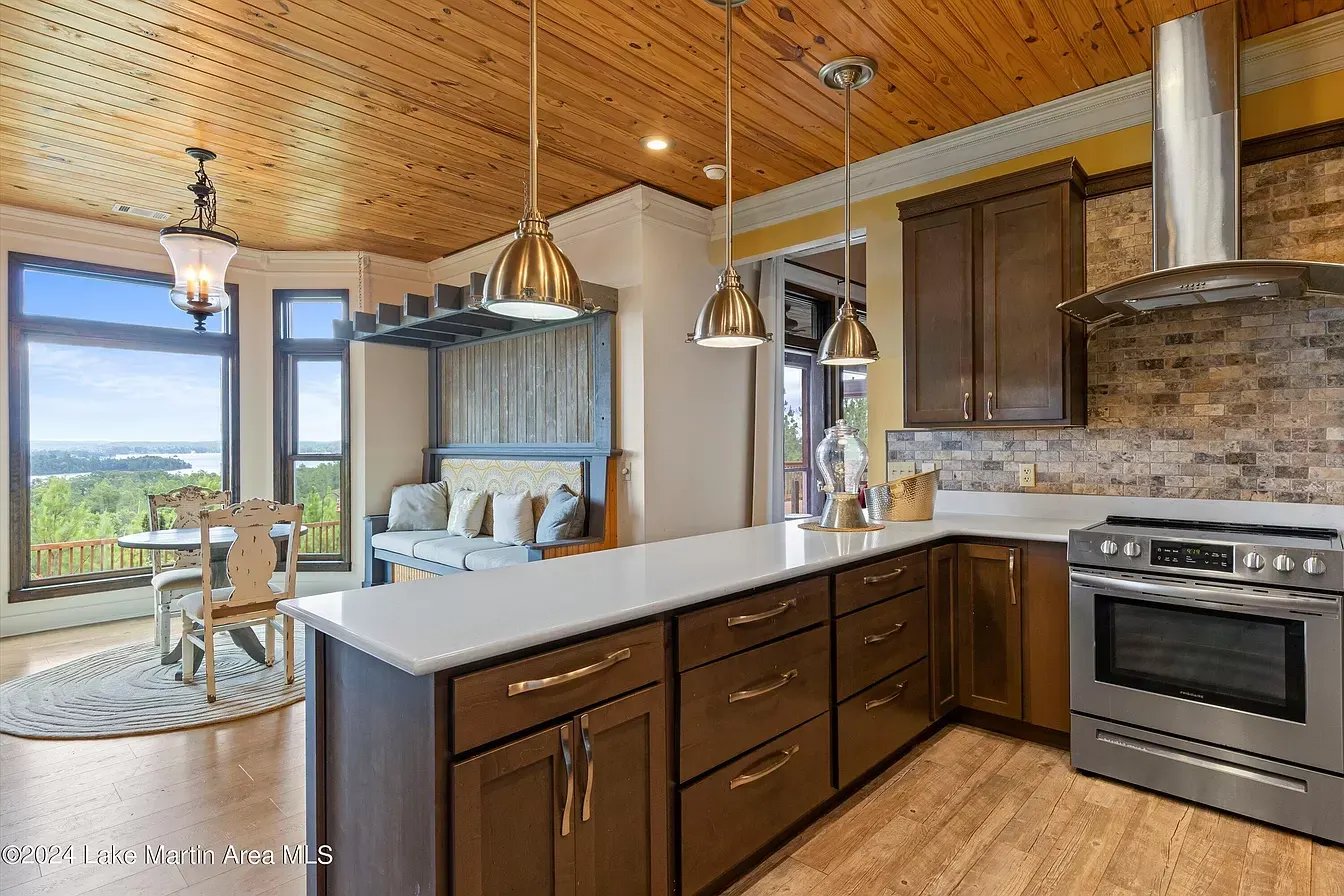 394 Sandy Ln