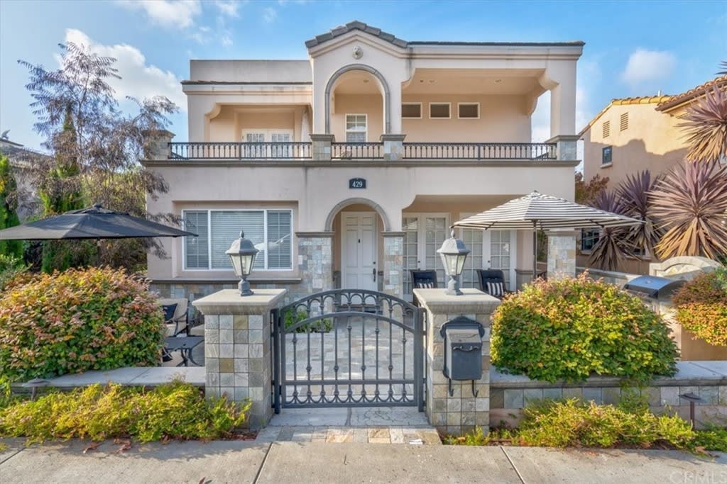429 Dahlia Ave