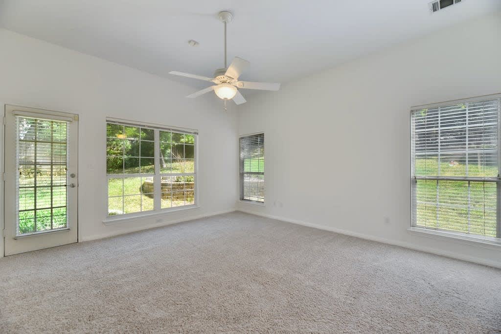 1107 Bowie Rd