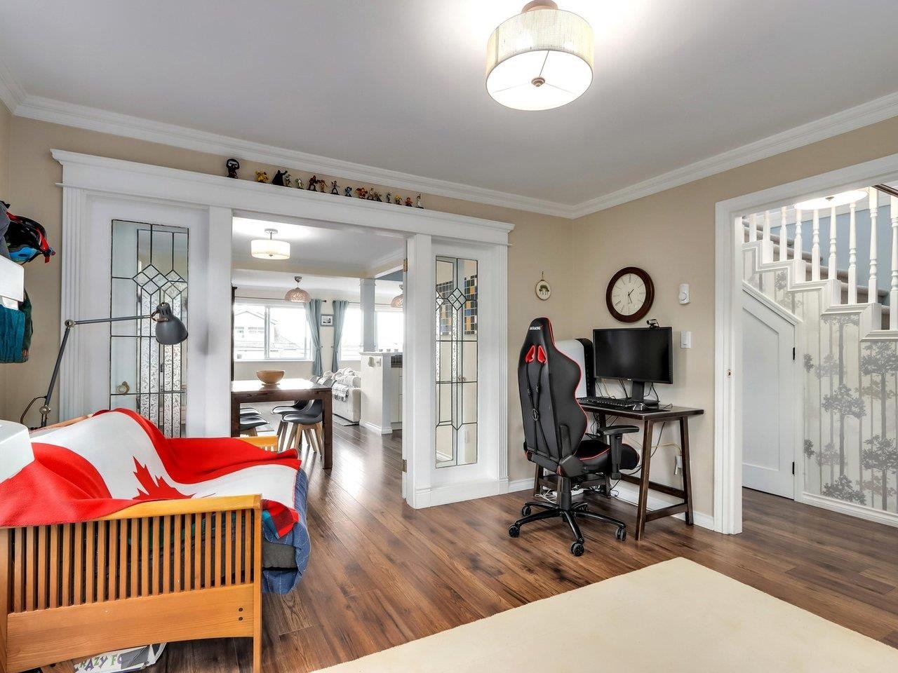 225 W 5th St