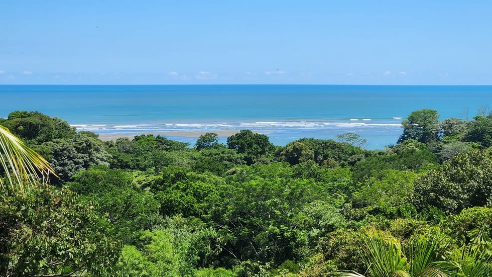 Home with White Water Views and Easy Access in Ojochal