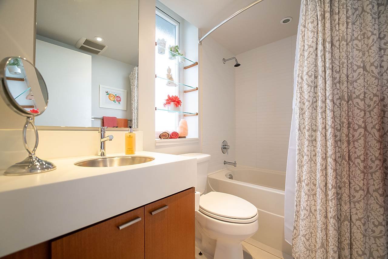 809-328 E 11th Ave