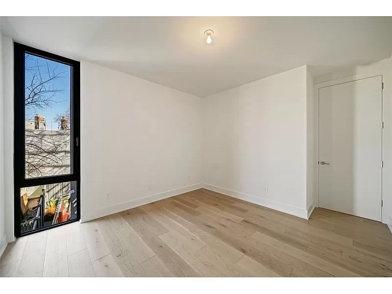 48 Coles St, Flr 2