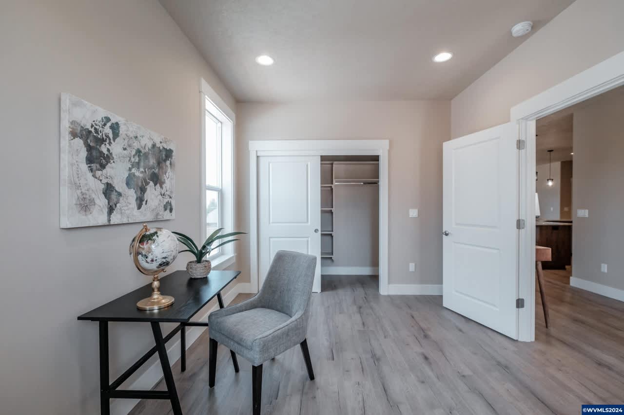 708 NW George Ct
